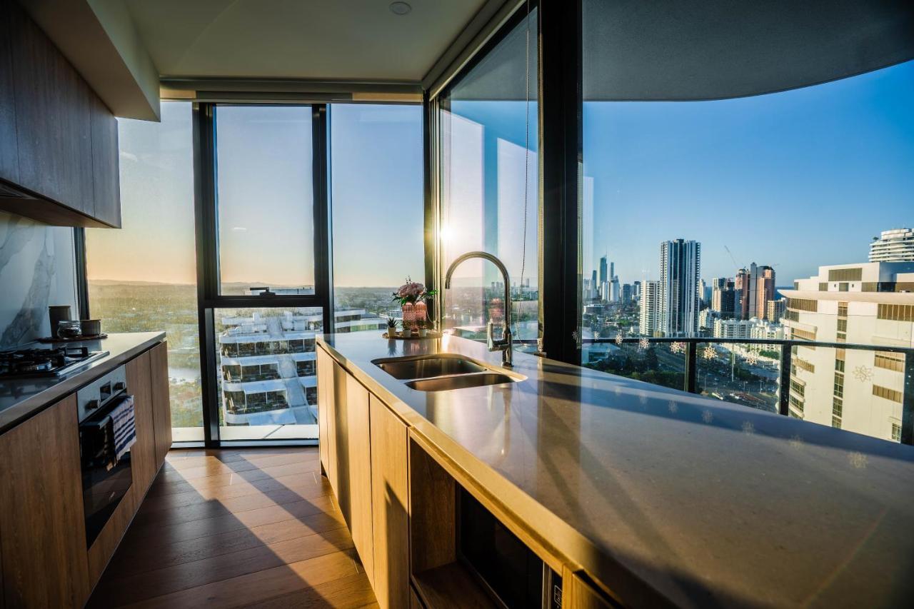 2 Bedroom Luxurious Family Apartment Next To Pacific Fair - Broadbeach Gold Coast Gc22 מראה חיצוני תמונה